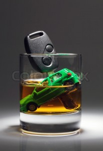 2448732 126218 car keys and a glass of alcohol on a table 205x300 Những điều cần biết trước khi học lái xe oto